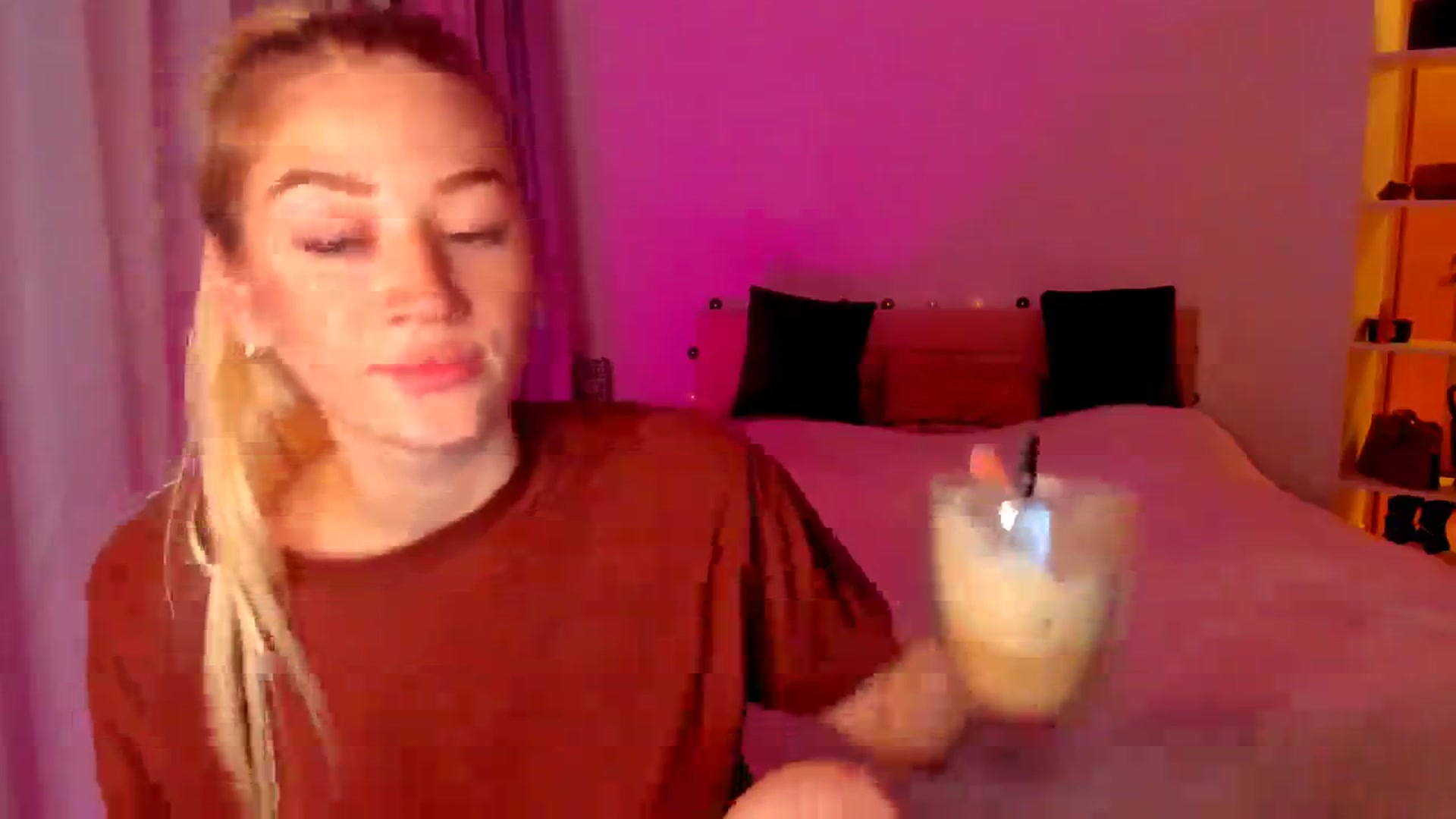 Gallery image thumbnail from CheckmyPeach's myfreecams stream on, 05/20/2024, 07:53 image 17 of 20