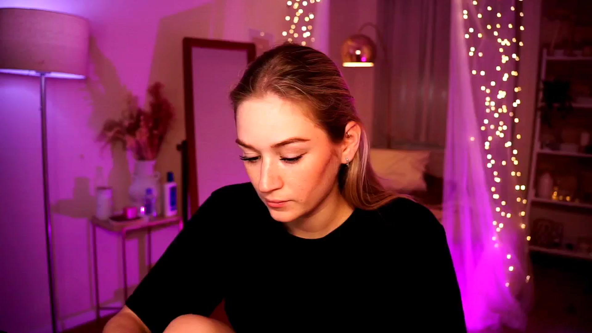 Gallery image thumbnail from CheckmyPeach's myfreecams stream on, 05/23/2024, 05:39 image 11 of 20