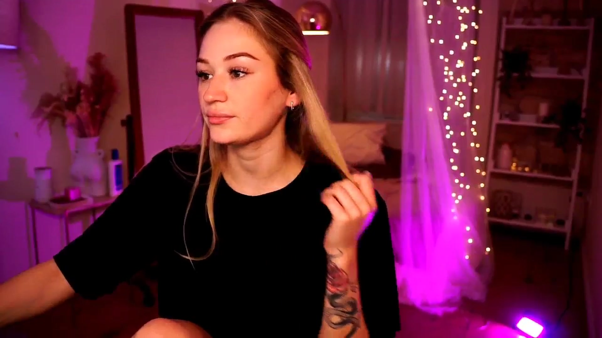 Gallery image thumbnail from CheckmyPeach's myfreecams stream on, 05/23/2024, 06:47 image 13 of 20