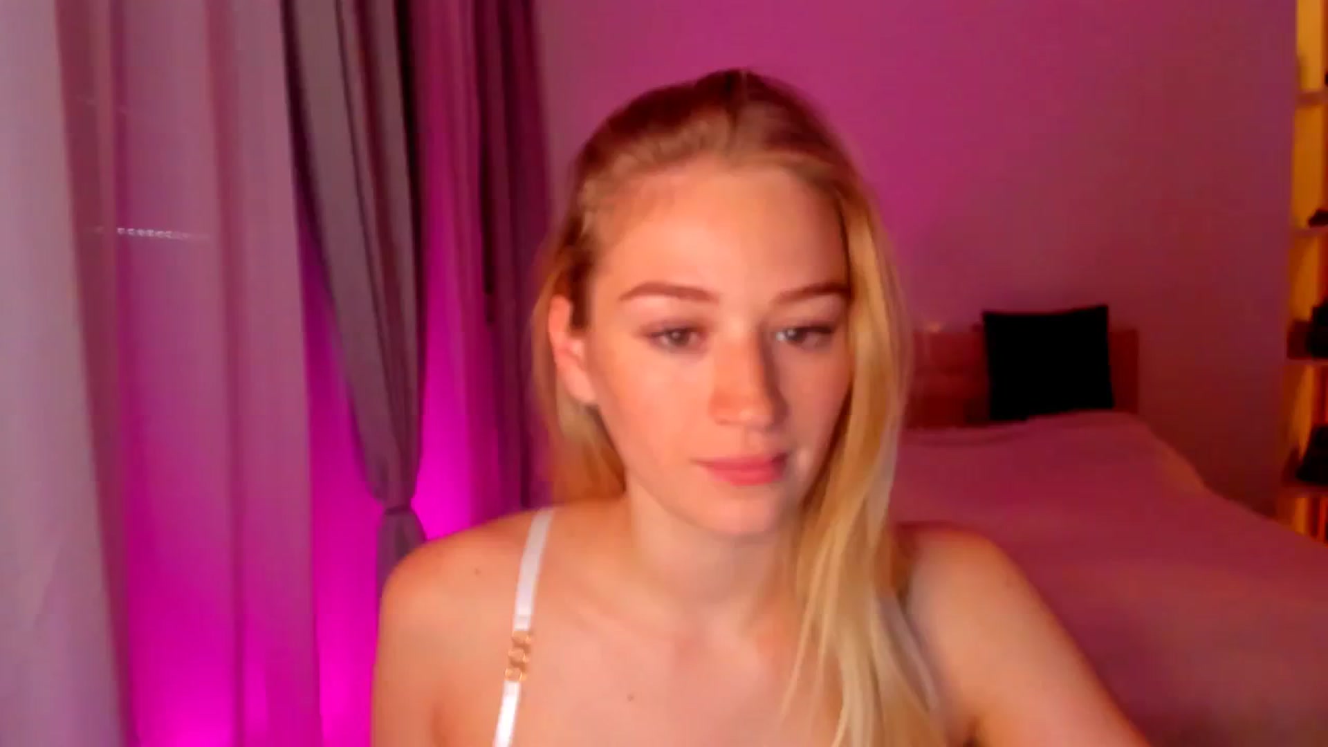 Gallery image thumbnail from CheckmyPeach's myfreecams stream on, 05/23/2024, 17:22 image 3 of 20