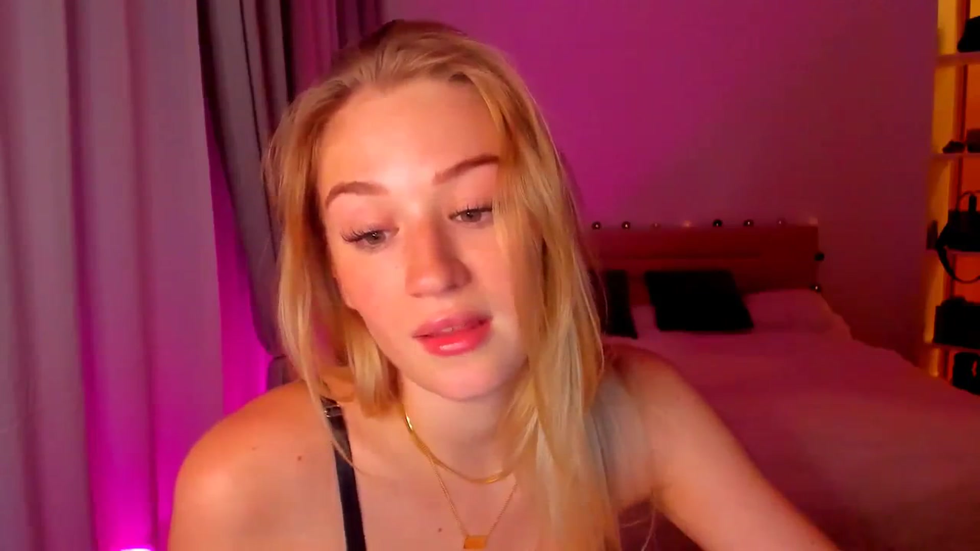 Gallery image thumbnail from CheckmyPeach's myfreecams stream on, 05/23/2024, 23:24 image 10 of 20