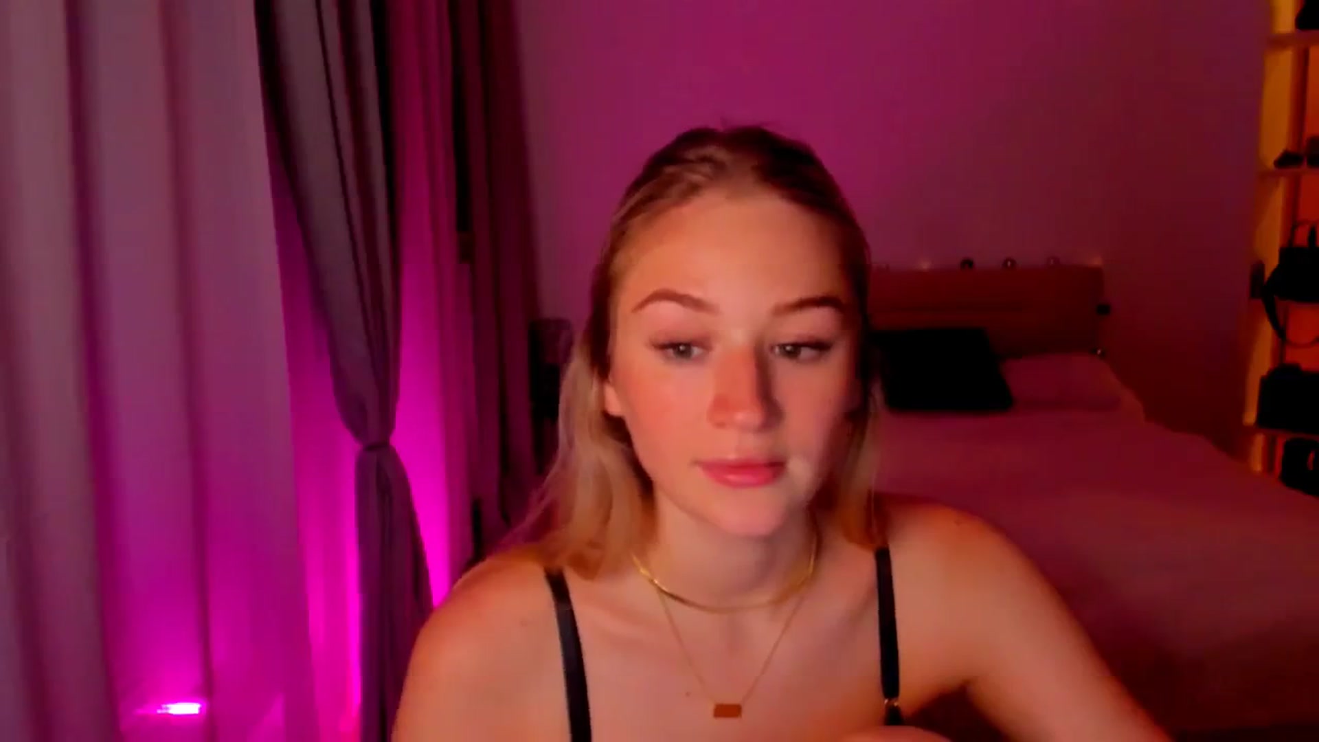 Gallery image thumbnail from CheckmyPeach's myfreecams stream on, 05/23/2024, 23:24 image 18 of 20