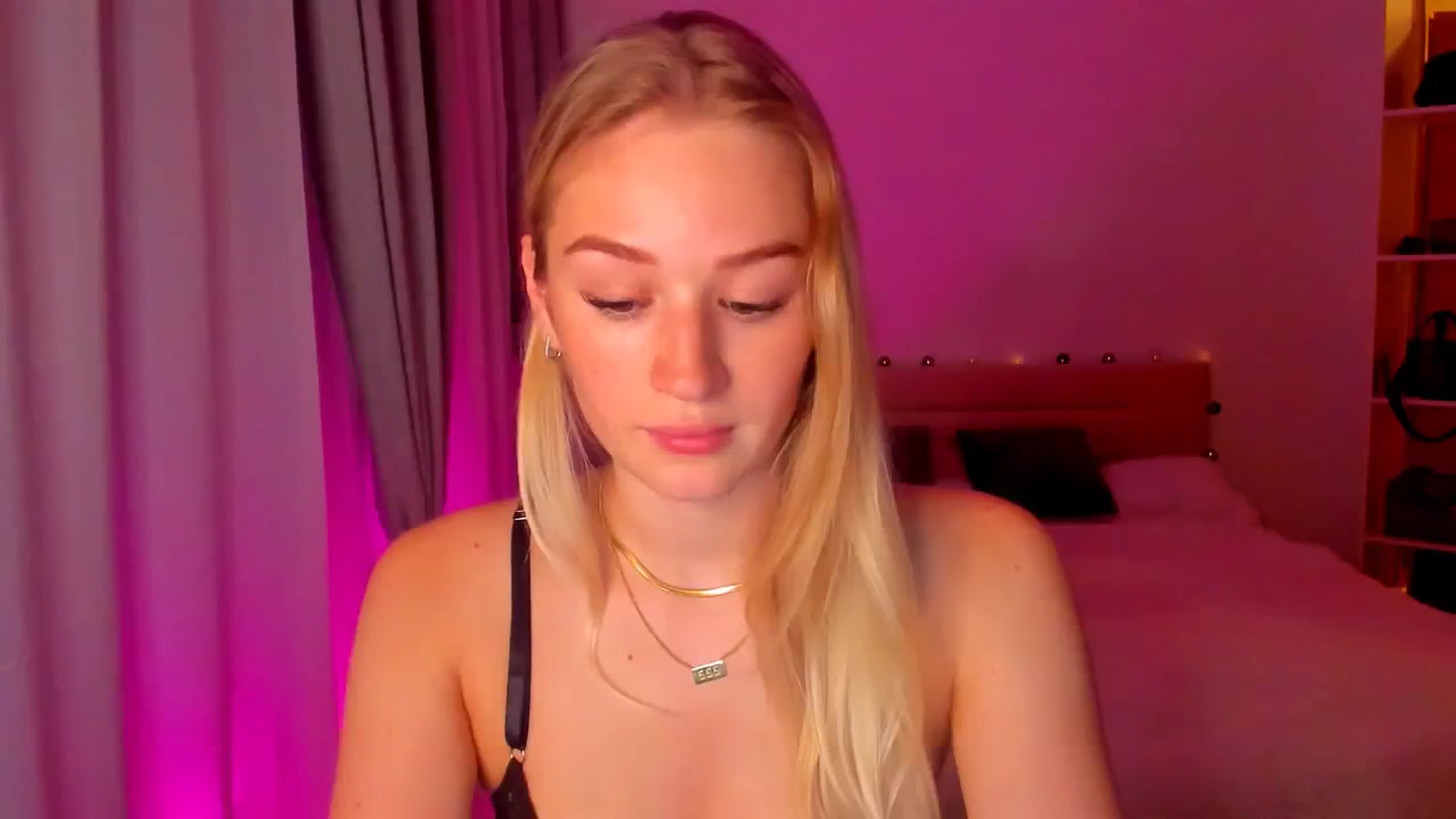 Gallery image thumbnail from CheckmyPeach's myfreecams stream on, 05/23/2024, 23:24 image 1 of 20