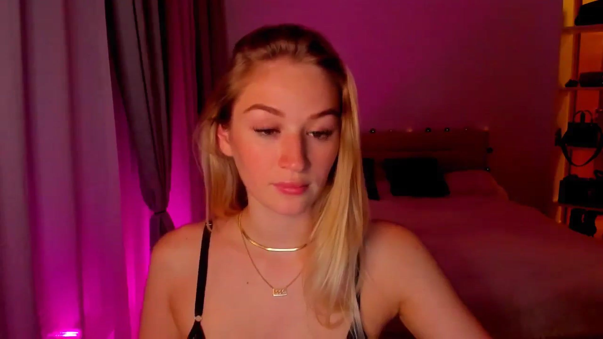 Gallery image thumbnail from CheckmyPeach's myfreecams stream on, 05/23/2024, 23:24 image 12 of 20