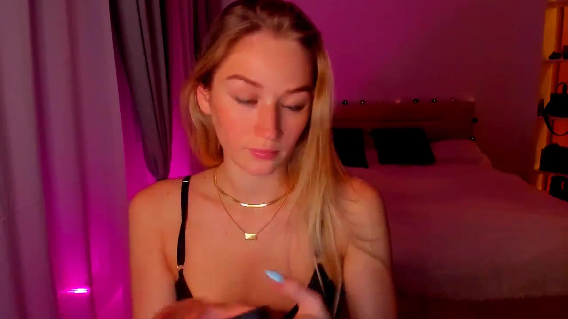 Gallery image thumbnail from CheckmyPeach's myfreecams stream on, 05/23/2024, 23:24 image 11 of 20