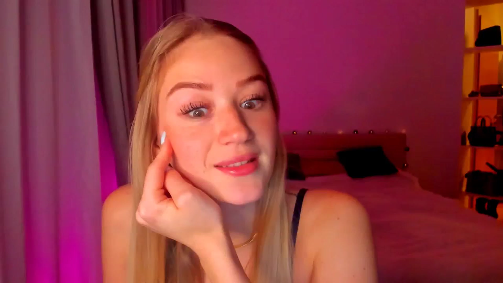 Gallery image thumbnail from CheckmyPeach's myfreecams stream on, 05/24/2024, 20:25 image 2 of 20