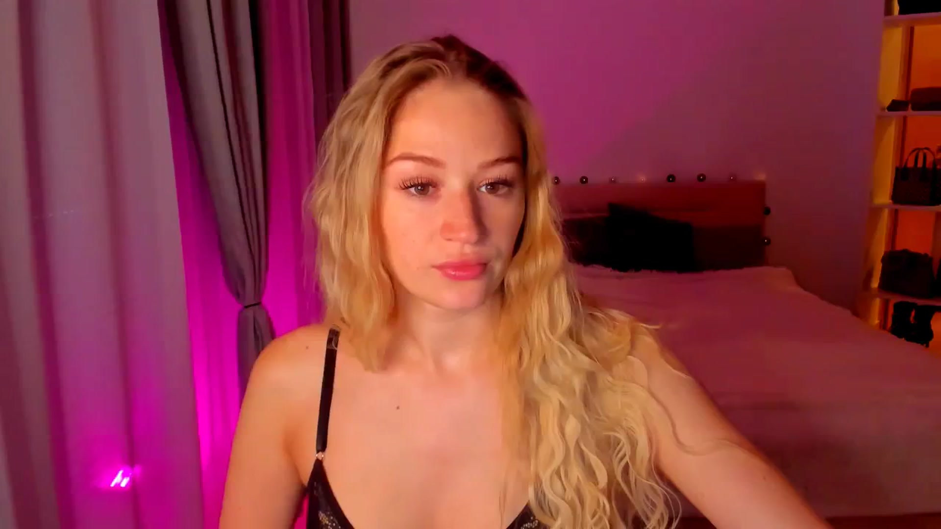 Gallery image thumbnail from CheckmyPeach's myfreecams stream on, 05/26/2024, 17:02 image 14 of 20