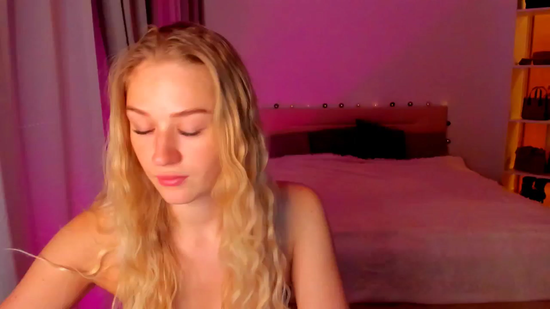 Gallery image thumbnail from CheckmyPeach's myfreecams stream on, 05/26/2024, 17:02 image 9 of 20