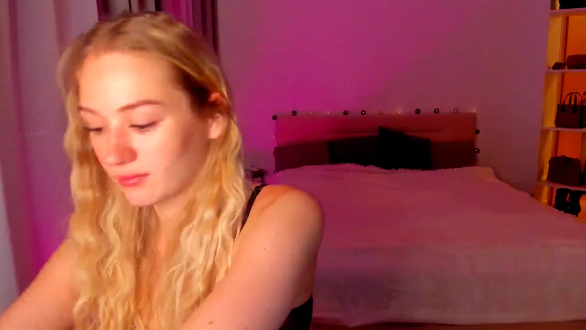Gallery image thumbnail from CheckmyPeach's myfreecams stream on, 05/26/2024, 17:02 image 10 of 20