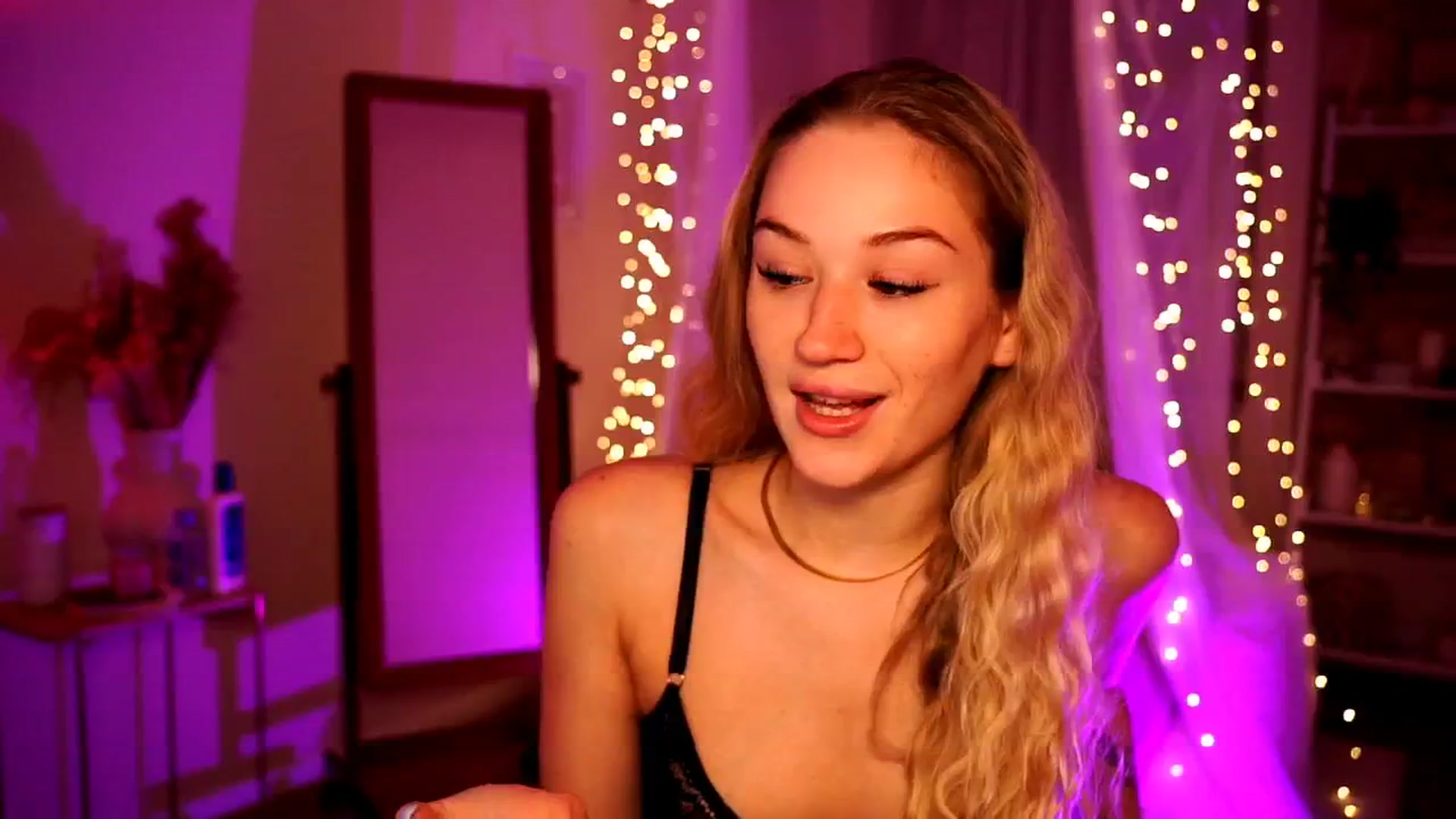 Gallery image thumbnail from CheckmyPeach's myfreecams stream on, 05/27/2024, 05:07 image 6 of 20