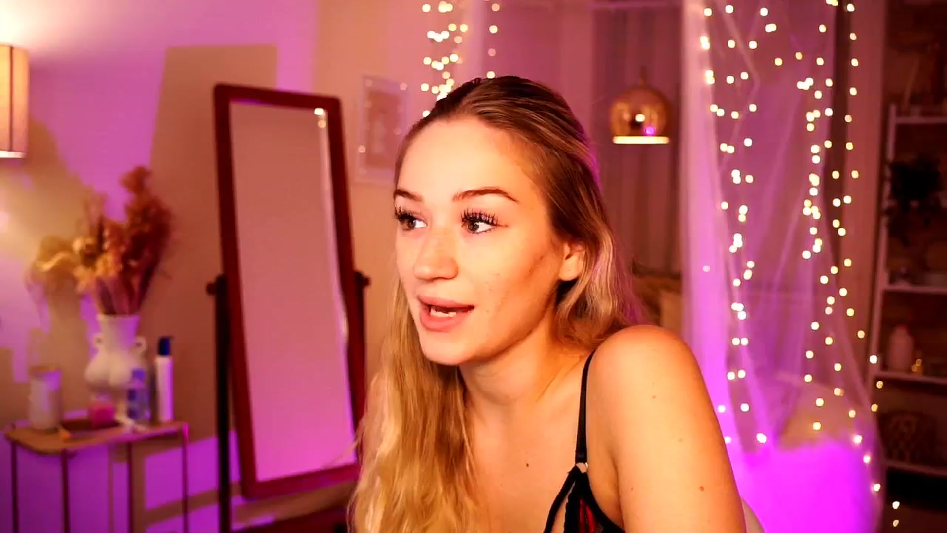 Gallery image thumbnail from CheckmyPeach's myfreecams stream on, 05/28/2024, 02:57 image 9 of 20
