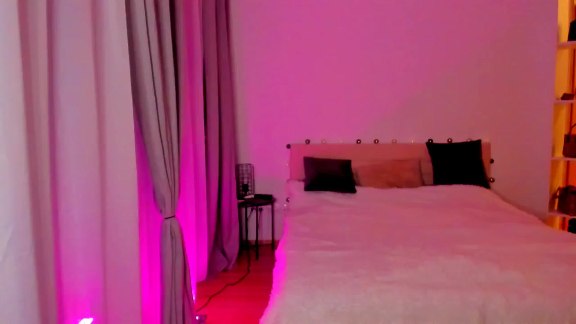 Gallery image thumbnail from CheckmyPeach's myfreecams stream on, 05/29/2024, 23:37 image 11 of 20