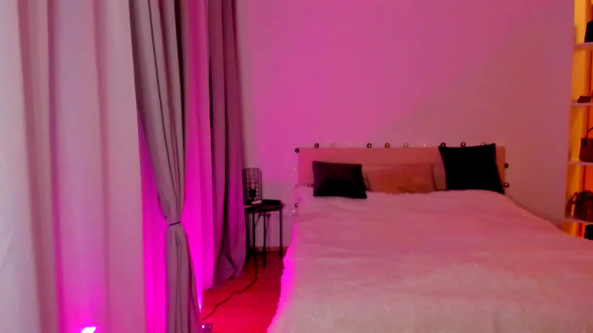 Gallery image thumbnail from CheckmyPeach's myfreecams stream on, 05/29/2024, 23:37 image 10 of 20