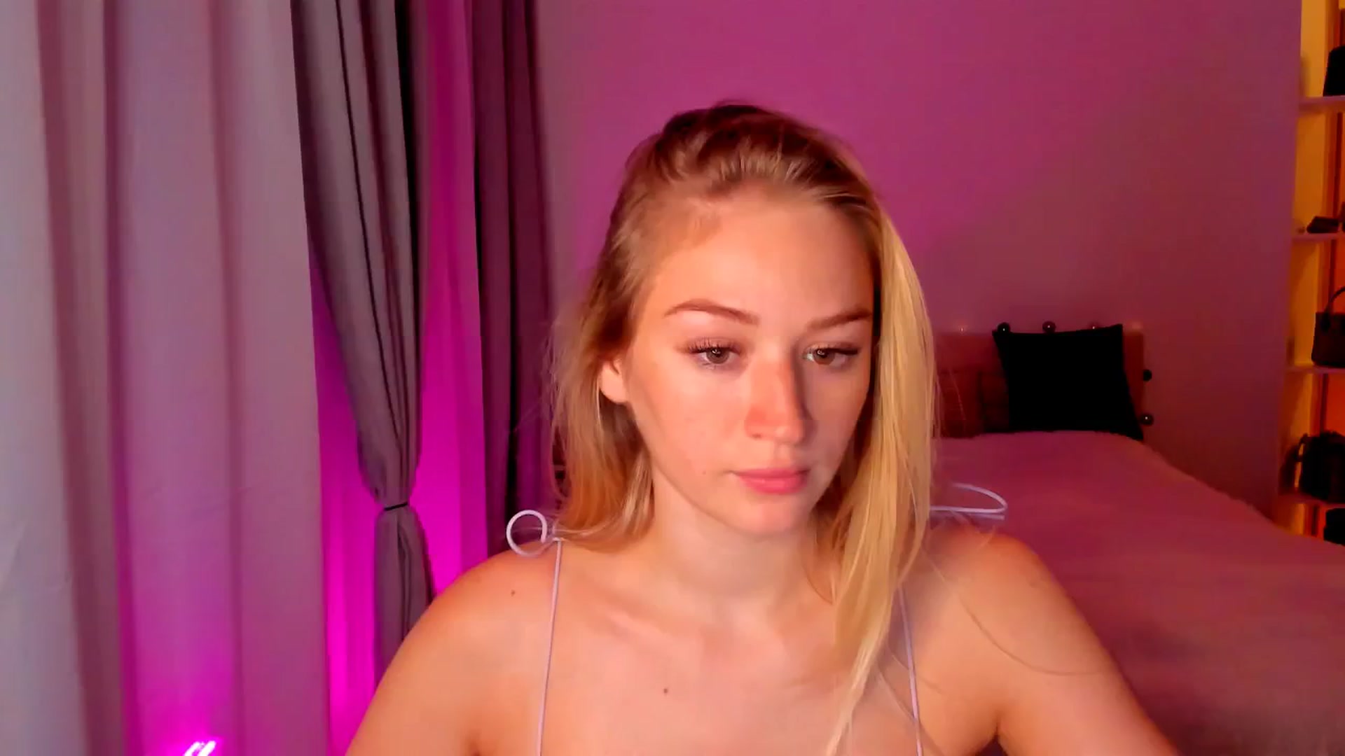 Gallery image thumbnail from CheckmyPeach's myfreecams stream on, 05/29/2024, 23:37 image 13 of 20