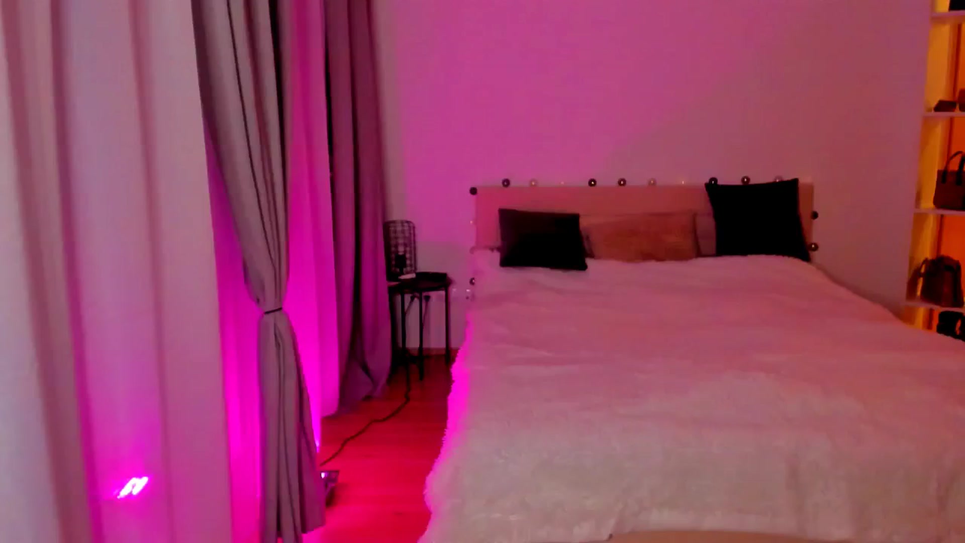 Gallery image thumbnail from CheckmyPeach's myfreecams stream on, 05/29/2024, 23:37 image 19 of 20