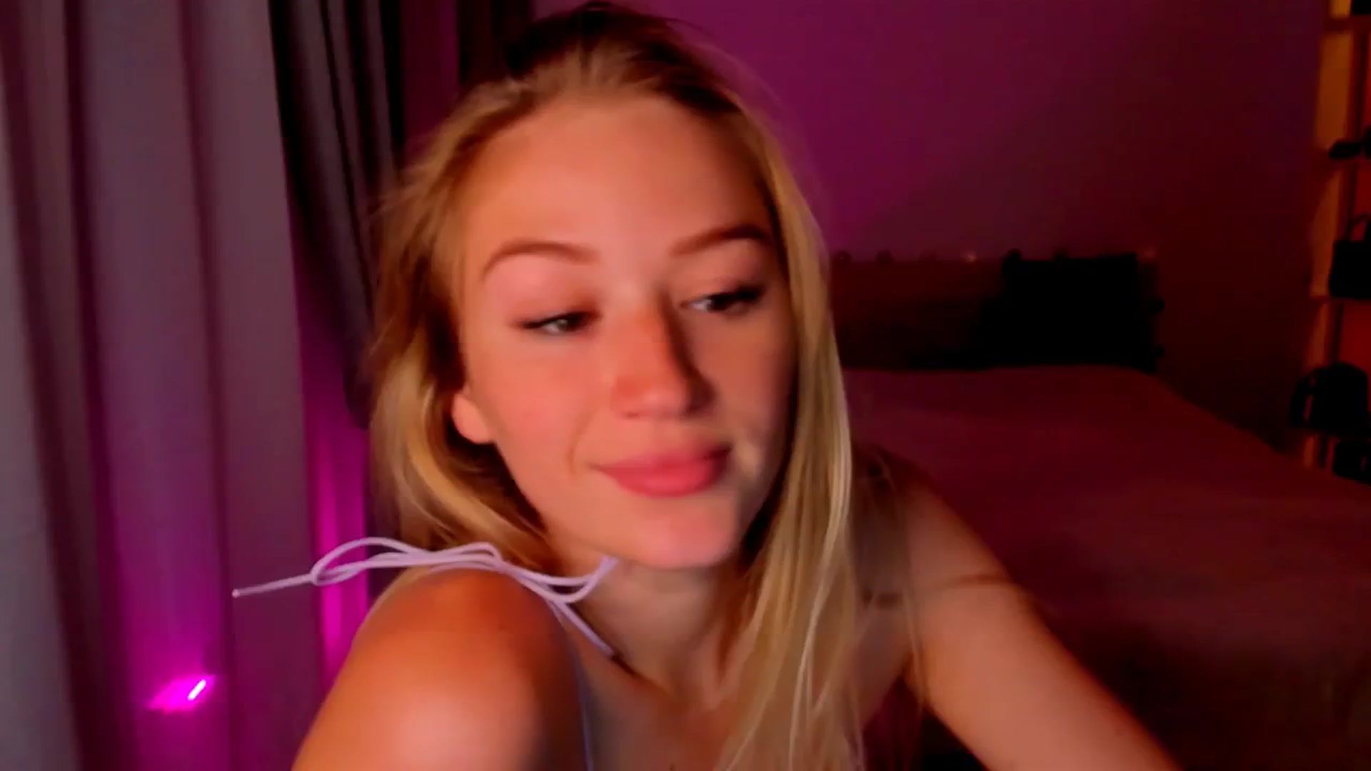 Gallery image thumbnail from CheckmyPeach's myfreecams stream on, 05/29/2024, 23:37 image 20 of 20