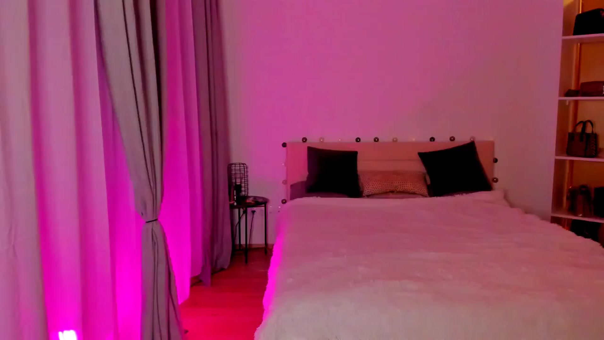 Gallery image thumbnail from CheckmyPeach's myfreecams stream on, 05/31/2024, 20:30 image 19 of 20