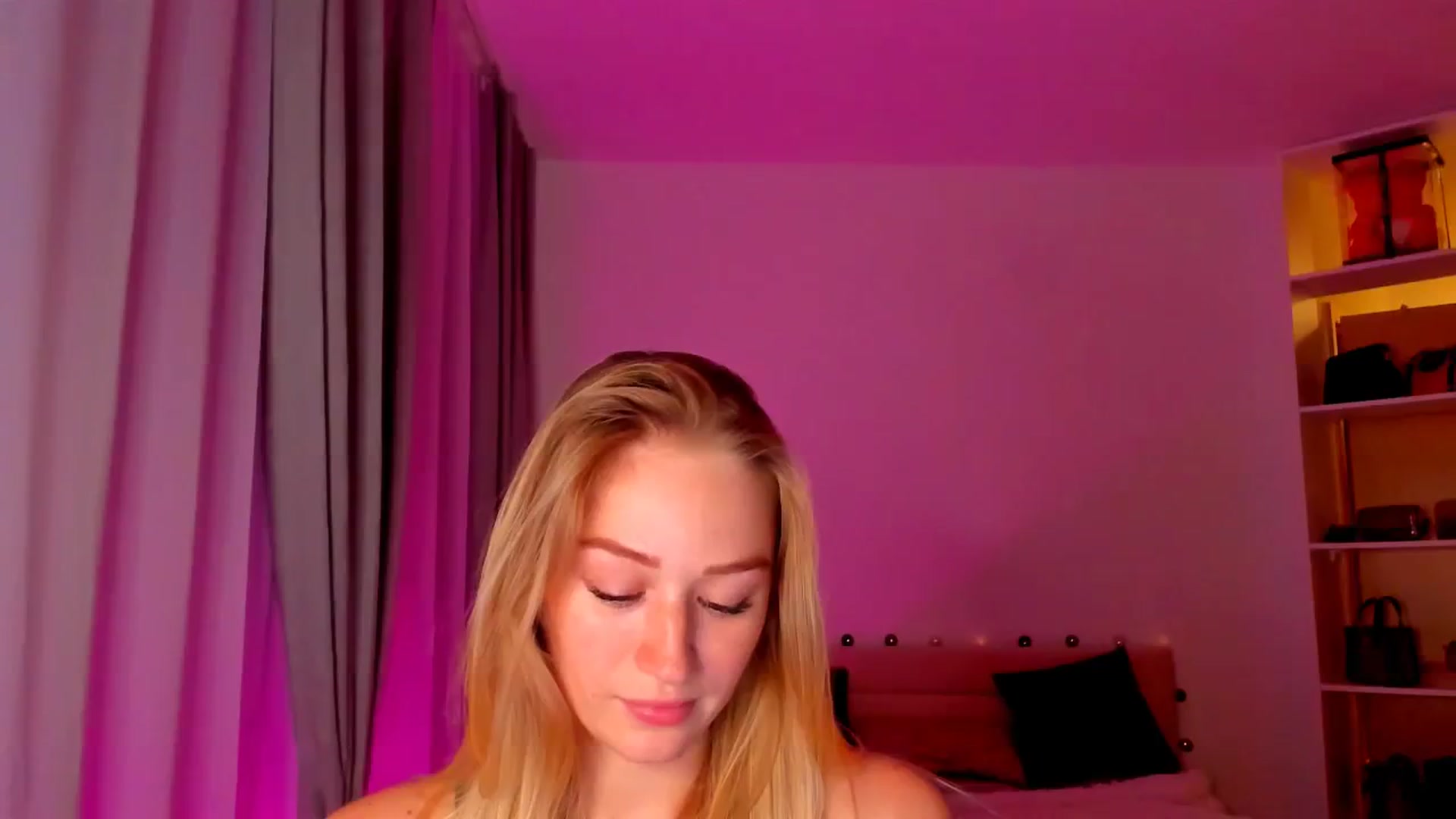 Gallery image thumbnail from CheckmyPeach's myfreecams stream on, 05/31/2024, 20:30 image 15 of 20