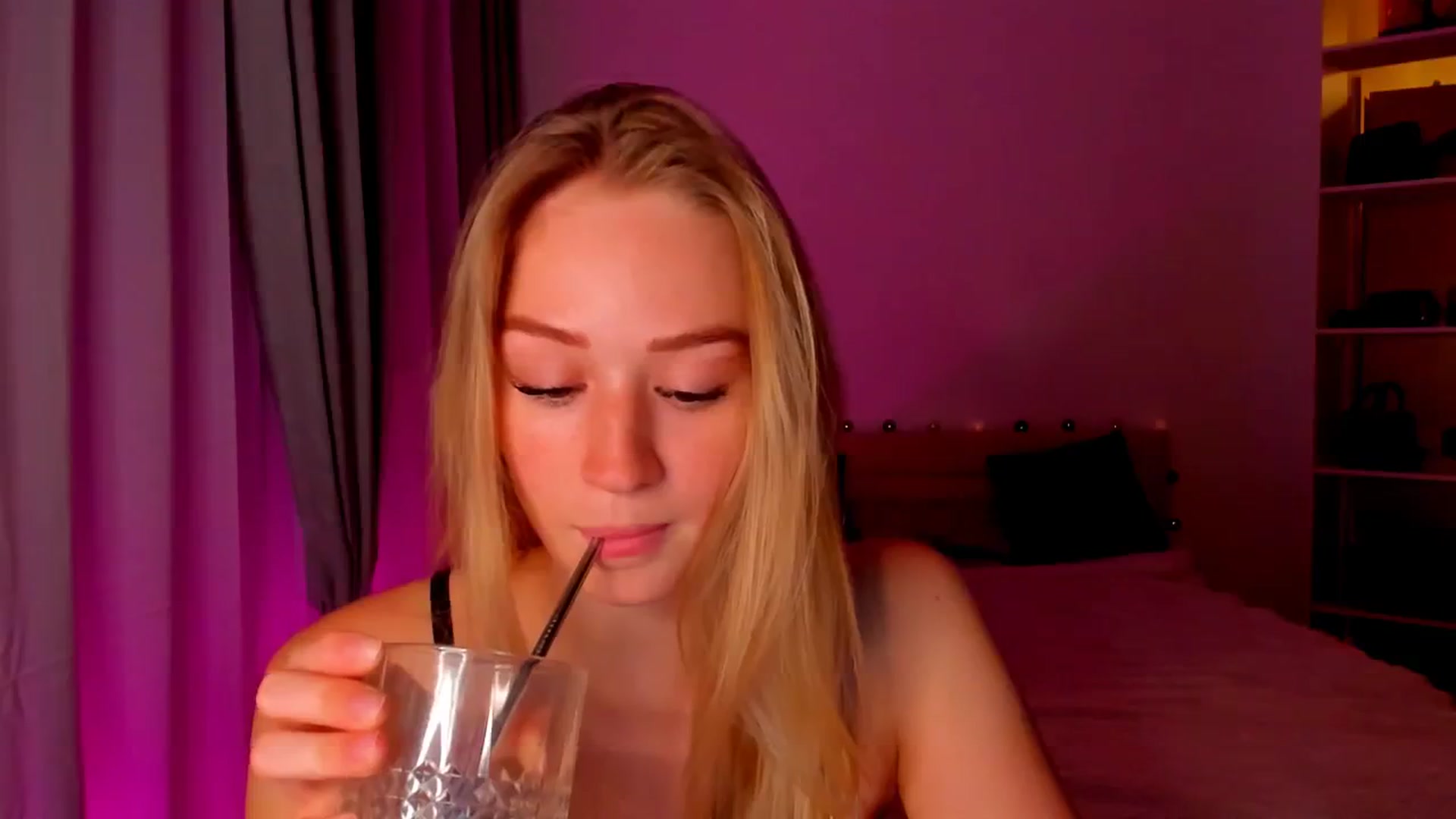 Gallery image thumbnail from CheckmyPeach's myfreecams stream on, 05/31/2024, 20:30 image 14 of 20