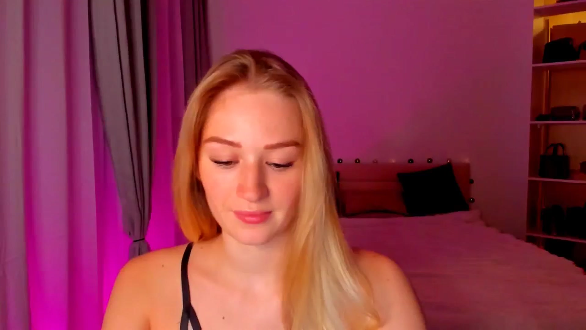 Gallery image thumbnail from CheckmyPeach's myfreecams stream on, 05/31/2024, 20:35 image 17 of 20