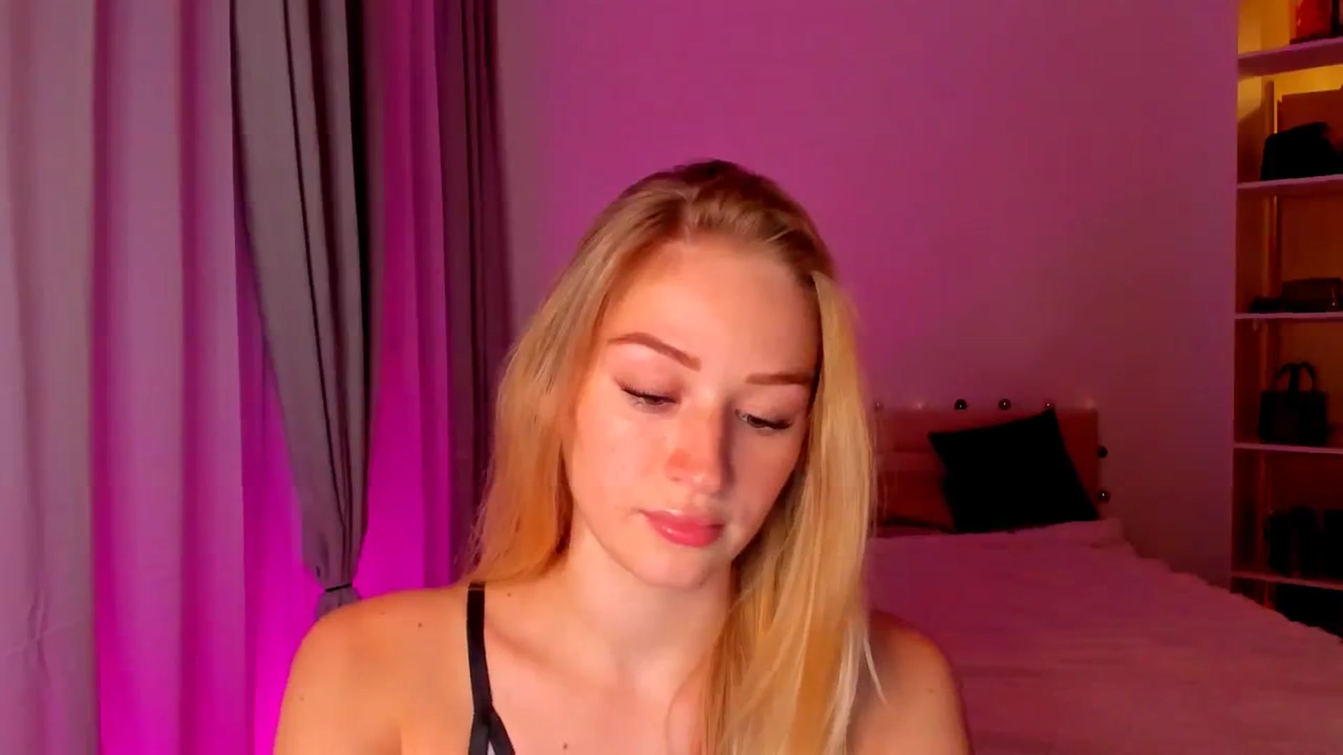 Gallery image thumbnail from CheckmyPeach's myfreecams stream on, 05/31/2024, 20:35 image 4 of 20