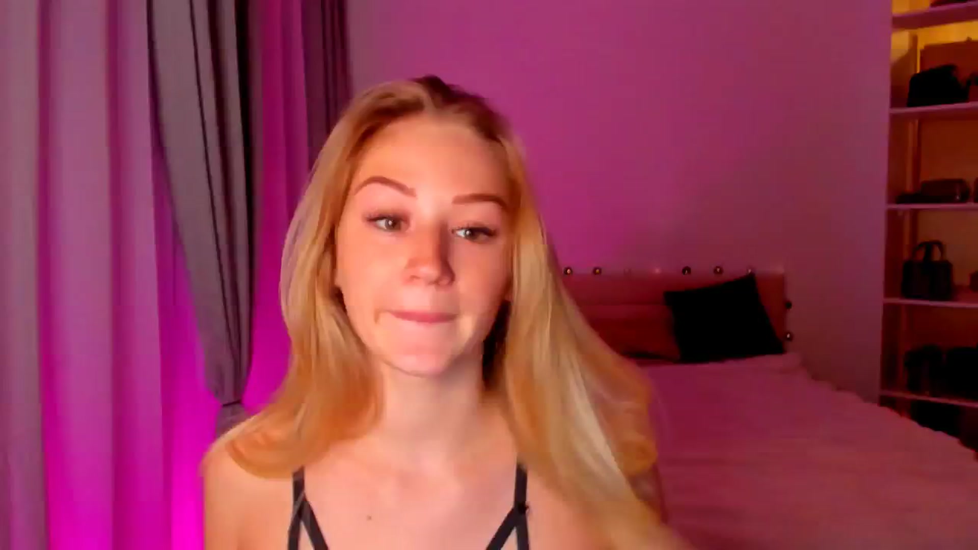 Gallery image thumbnail from CheckmyPeach's myfreecams stream on, 05/31/2024, 20:35 image 13 of 20