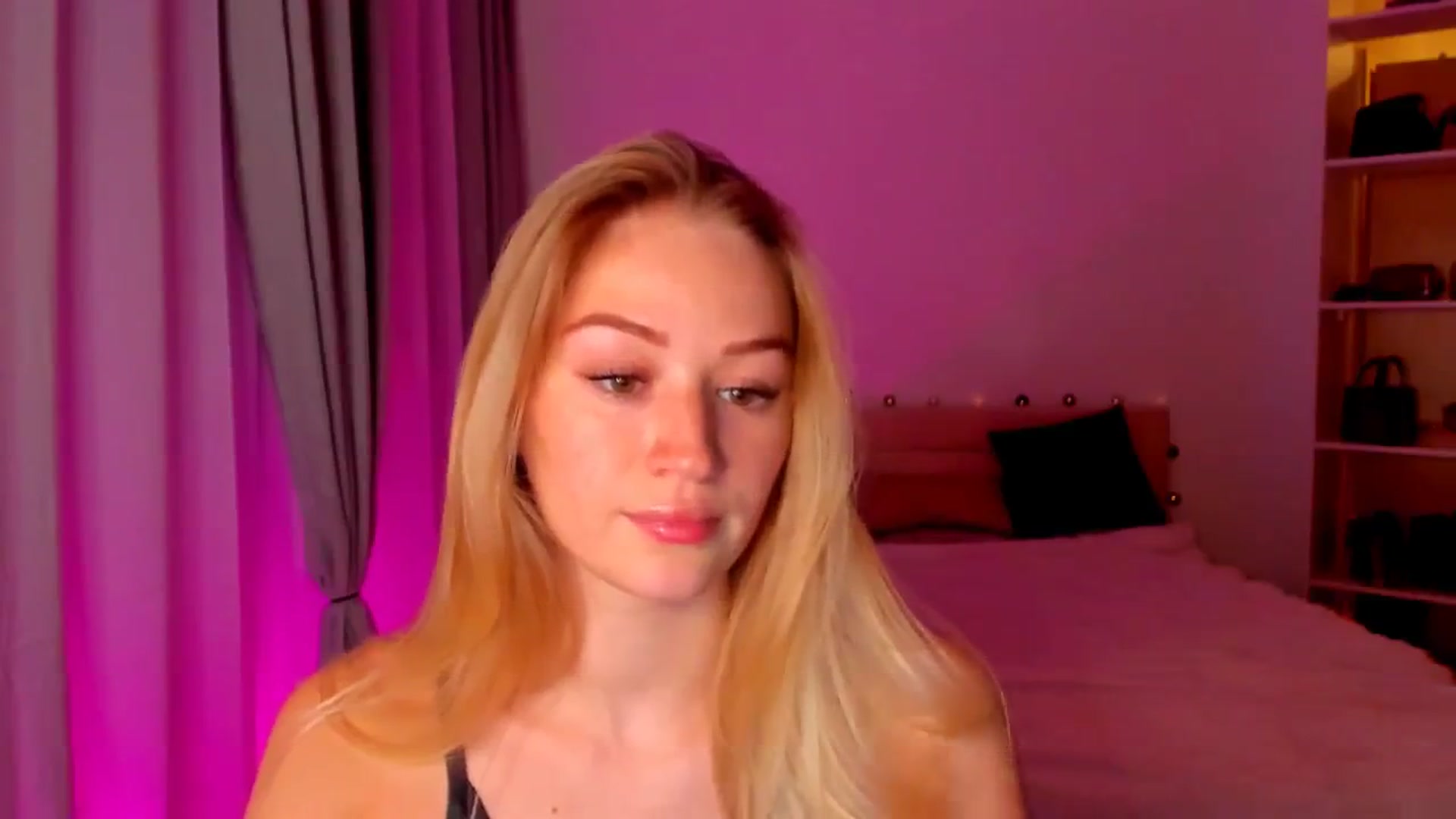 Gallery image thumbnail from CheckmyPeach's myfreecams stream on, 05/31/2024, 20:35 image 14 of 20
