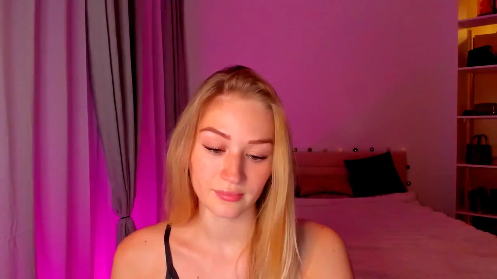 Gallery image thumbnail from CheckmyPeach's myfreecams stream on, 05/31/2024, 20:35 image 6 of 20