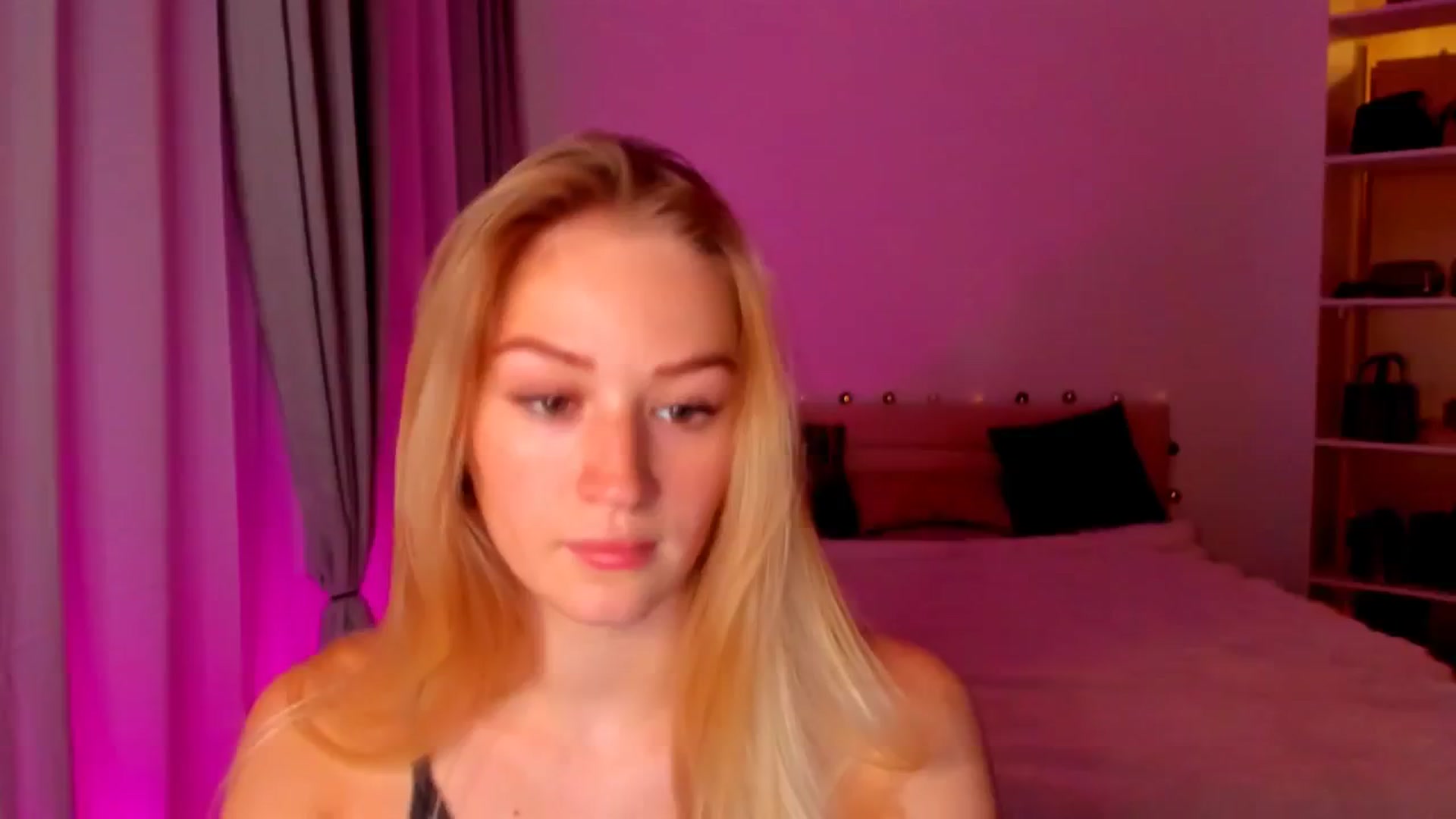 Gallery image thumbnail from CheckmyPeach's myfreecams stream on, 05/31/2024, 20:35 image 16 of 20