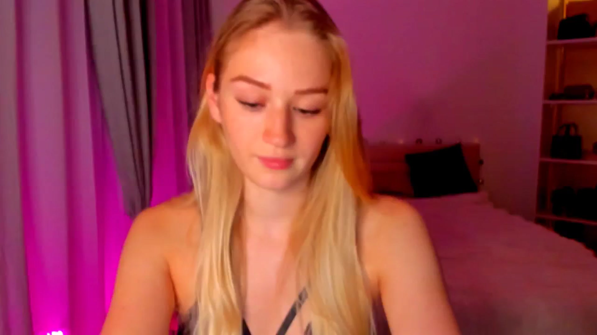 Gallery image thumbnail from CheckmyPeach's myfreecams stream on, 05/31/2024, 20:53 image 16 of 20