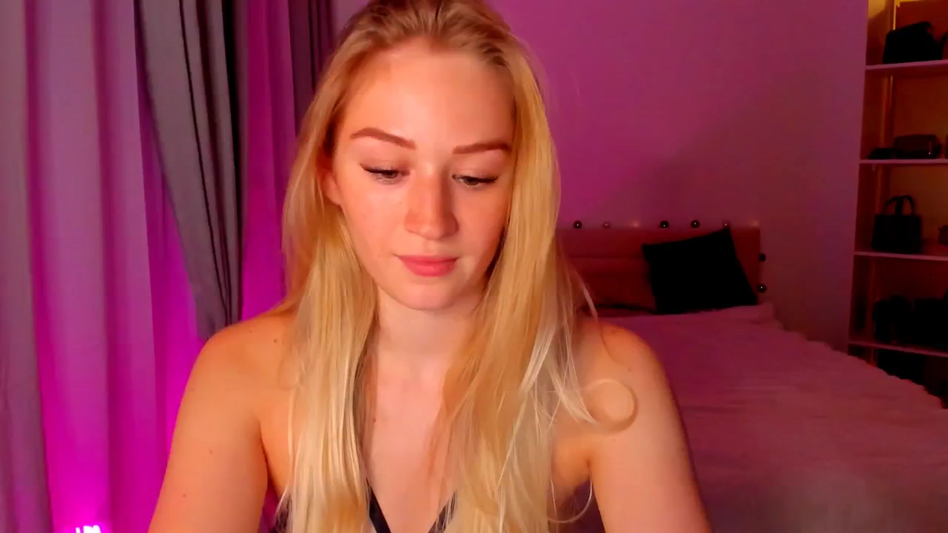 Gallery image thumbnail from CheckmyPeach's myfreecams stream on, 05/31/2024, 20:53 image 18 of 20