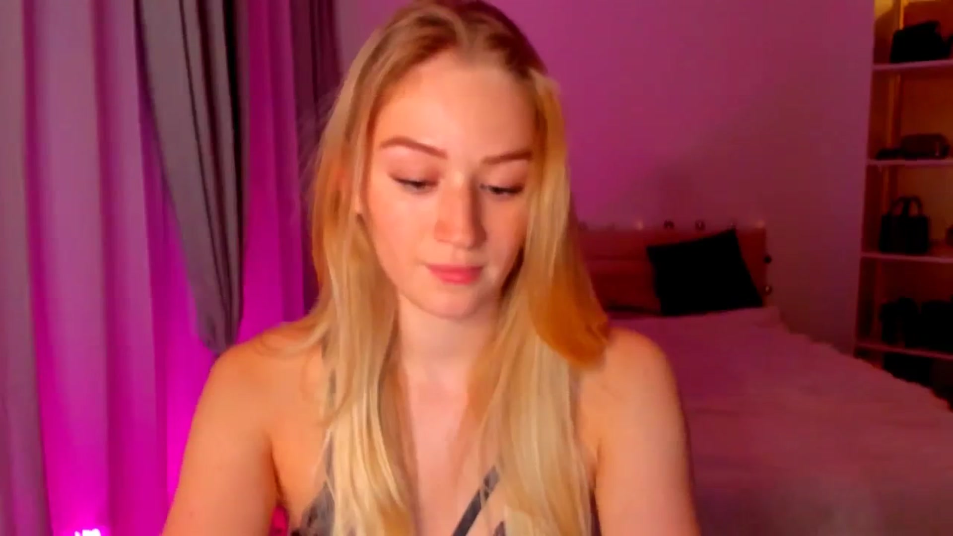 Gallery image thumbnail from CheckmyPeach's myfreecams stream on, 05/31/2024, 20:53 image 17 of 20