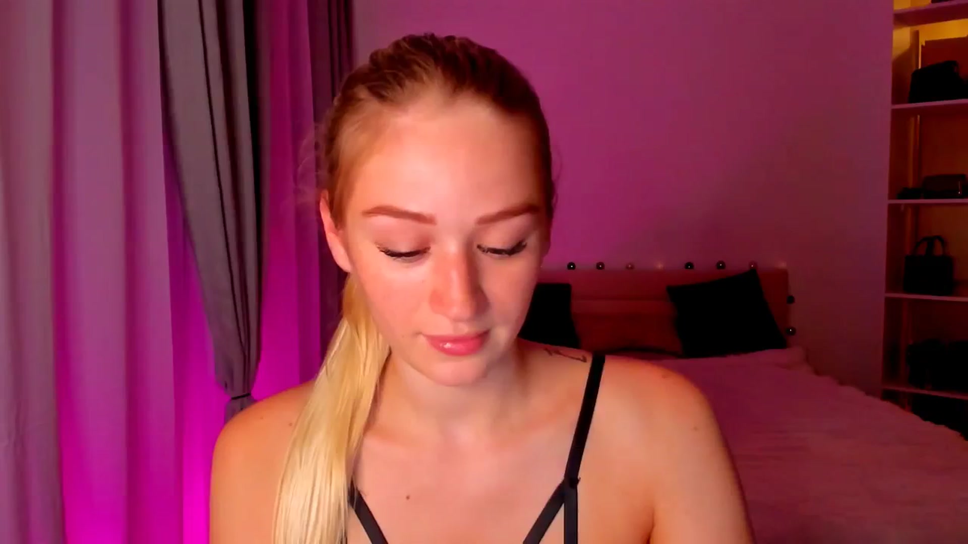 Gallery image thumbnail from CheckmyPeach's myfreecams stream on, 05/31/2024, 21:51 image 9 of 20