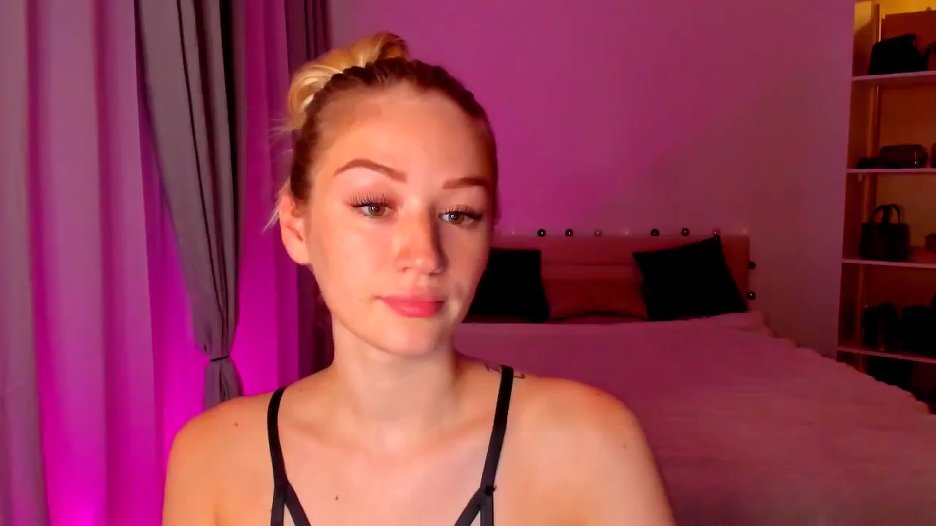 Gallery image thumbnail from CheckmyPeach's myfreecams stream on, 05/31/2024, 21:51 image 13 of 20