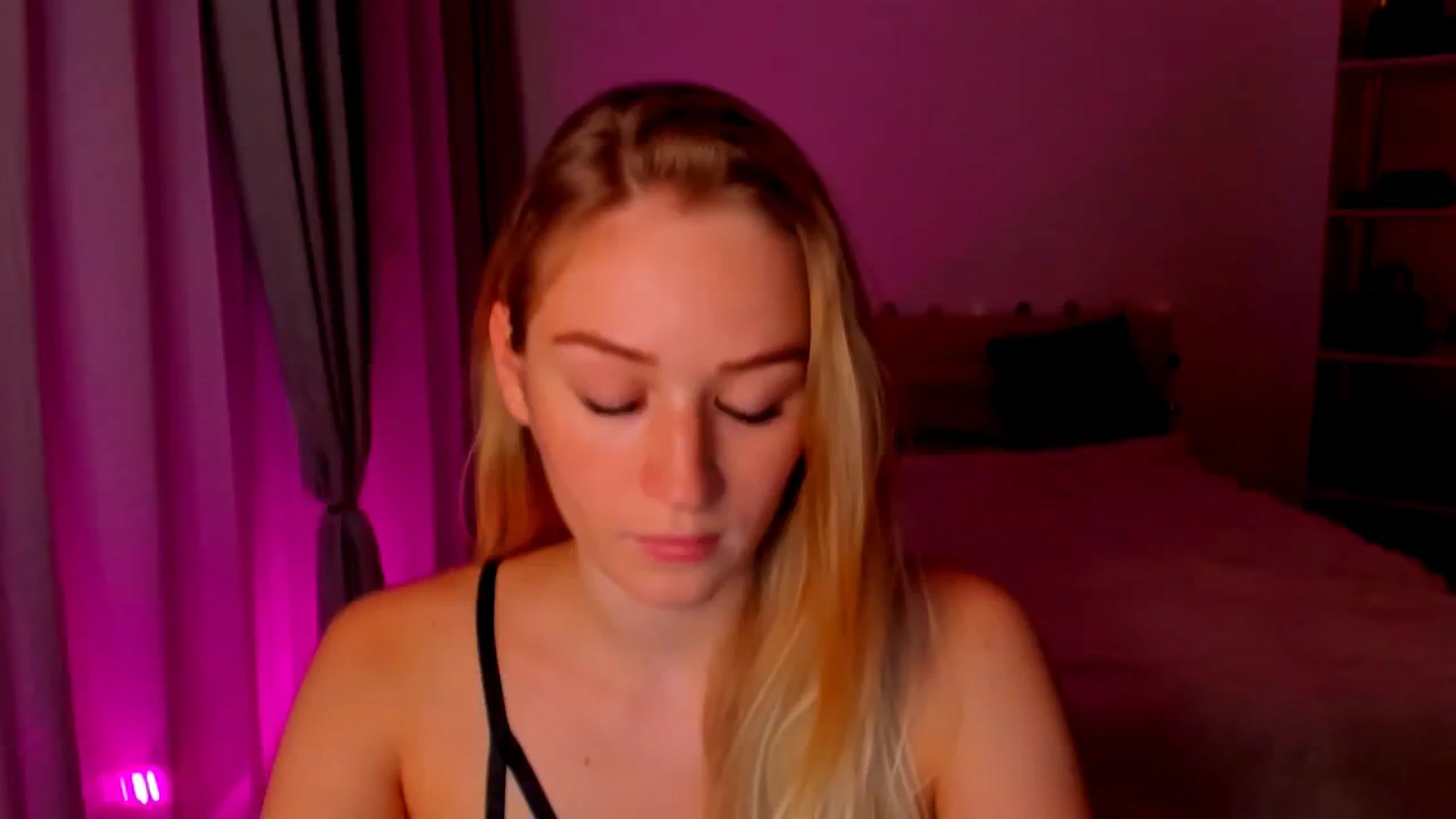 Gallery image thumbnail from CheckmyPeach's myfreecams stream on, 05/31/2024, 21:51 image 14 of 20