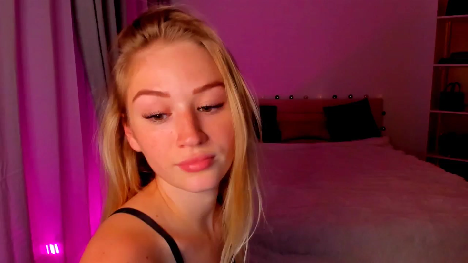 Gallery image thumbnail from CheckmyPeach's myfreecams stream on, 05/31/2024, 22:15 image 20 of 20