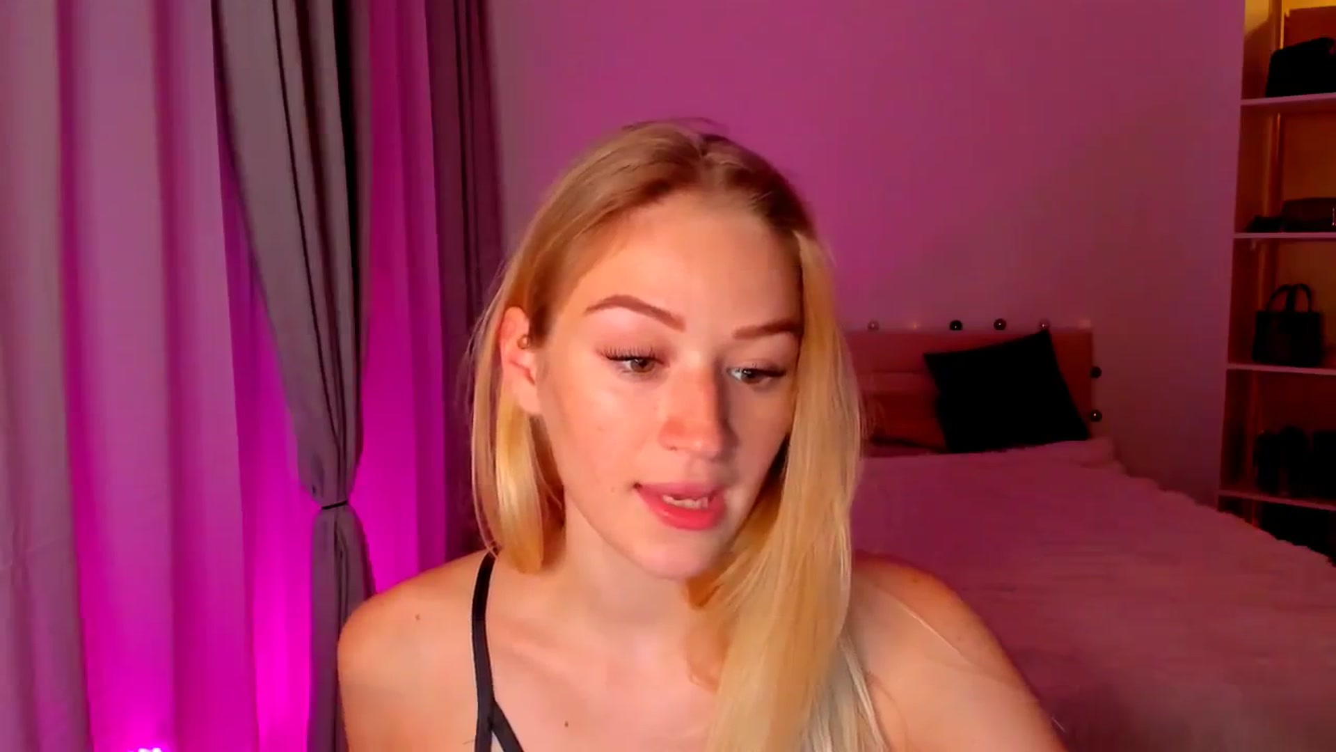 Gallery image thumbnail from CheckmyPeach's myfreecams stream on, 05/31/2024, 22:15 image 3 of 20