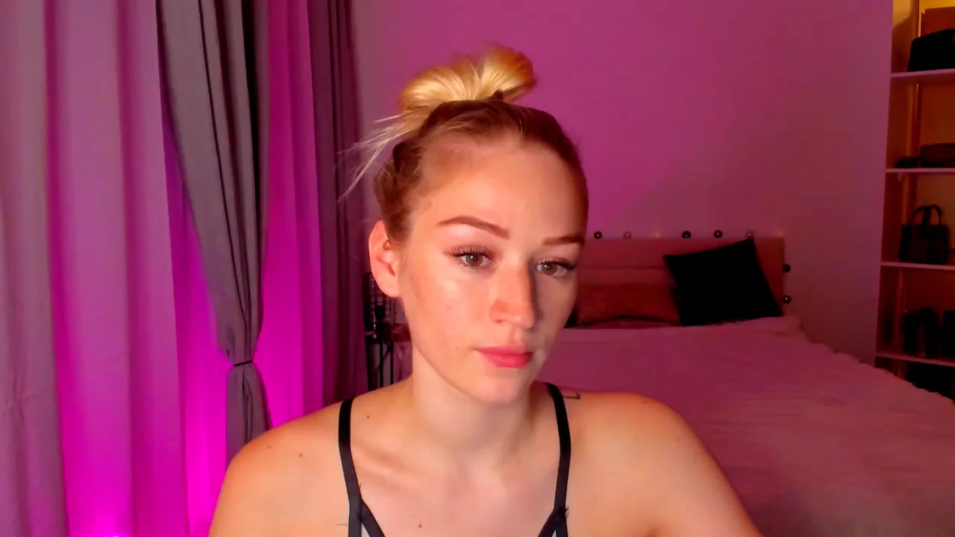 Gallery image thumbnail from CheckmyPeach's myfreecams stream on, 05/31/2024, 22:53 image 12 of 20