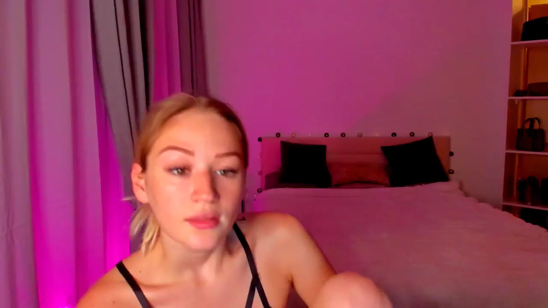 Gallery image thumbnail from CheckmyPeach's myfreecams stream on, 05/31/2024, 22:53 image 11 of 20