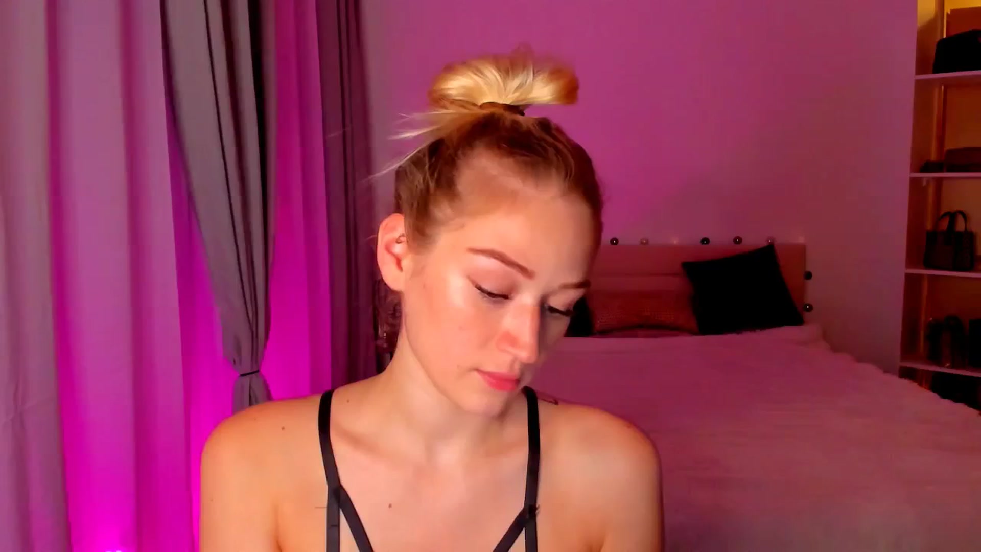 Gallery image thumbnail from CheckmyPeach's myfreecams stream on, 05/31/2024, 22:53 image 13 of 20