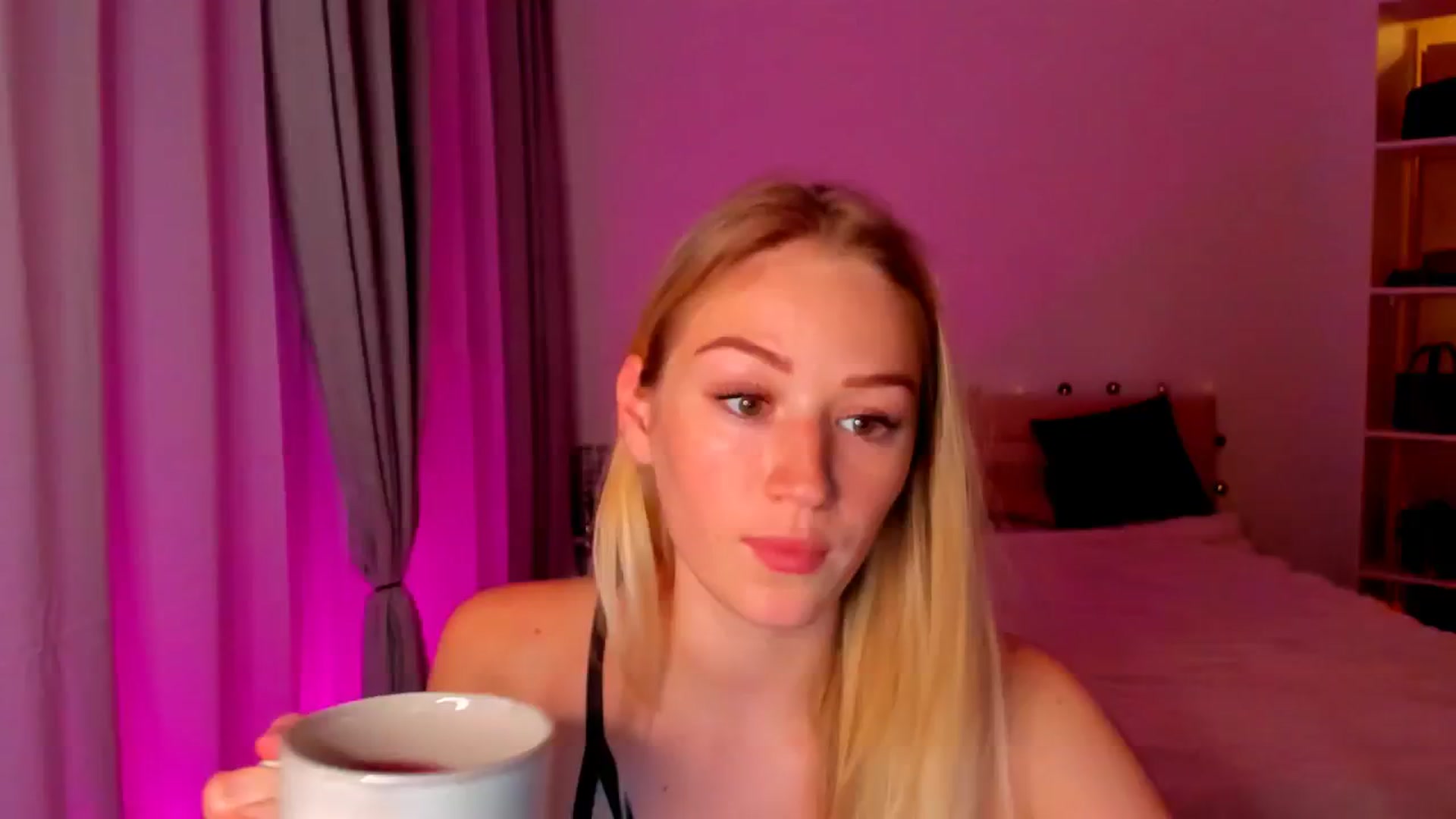 Gallery image thumbnail from CheckmyPeach's myfreecams stream on, 05/31/2024, 22:53 image 4 of 20