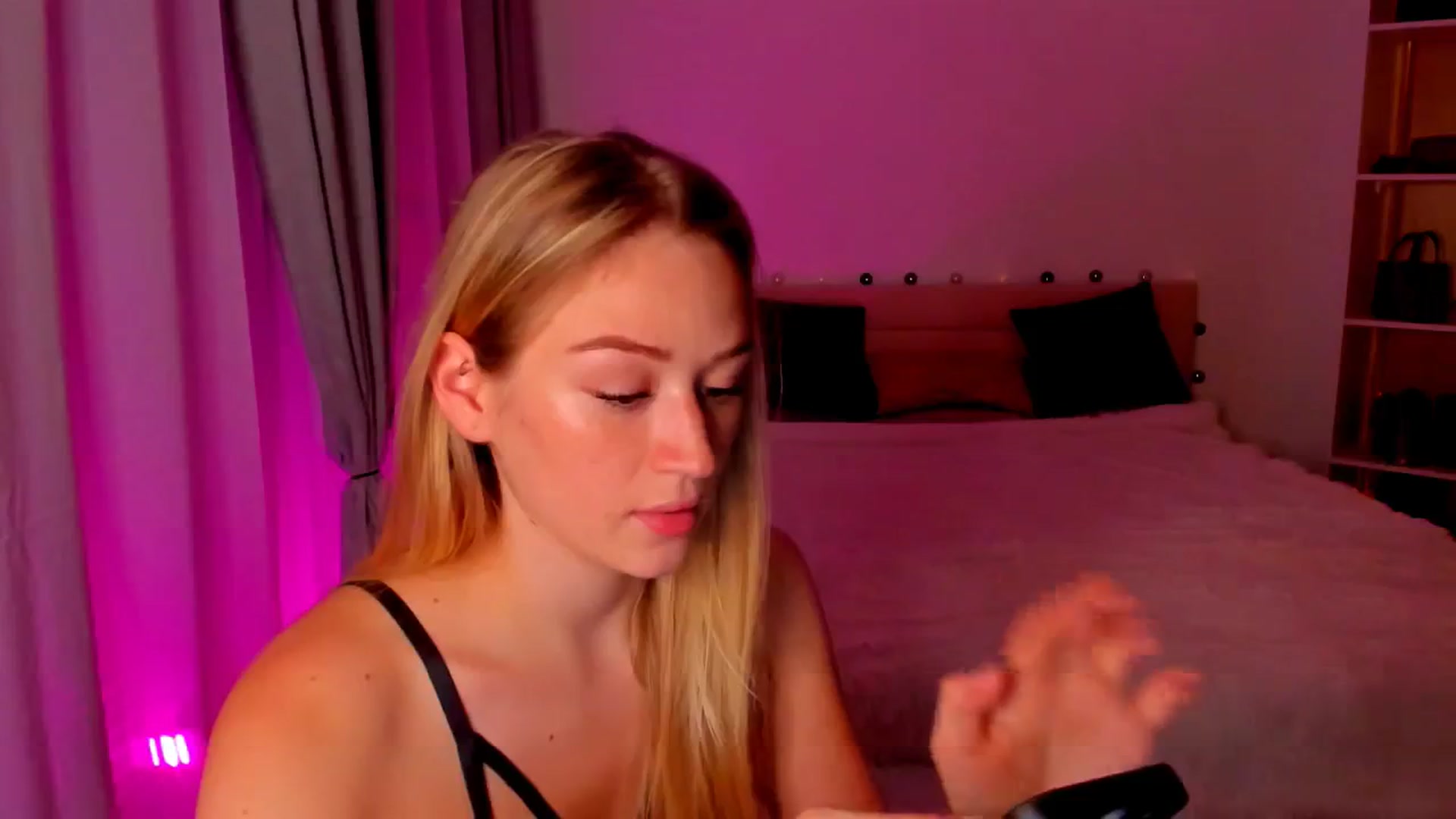 Gallery image thumbnail from CheckmyPeach's myfreecams stream on, 05/31/2024, 22:53 image 6 of 20