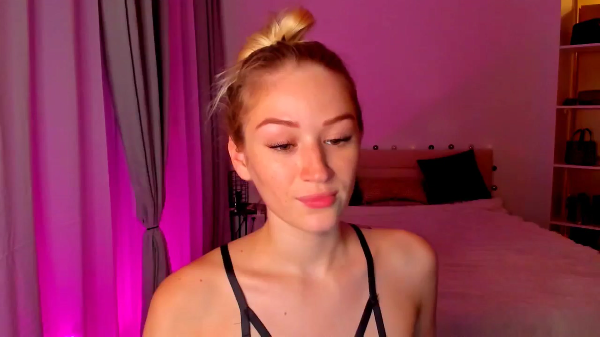 Gallery image thumbnail from CheckmyPeach's myfreecams stream on, 05/31/2024, 22:53 image 14 of 20