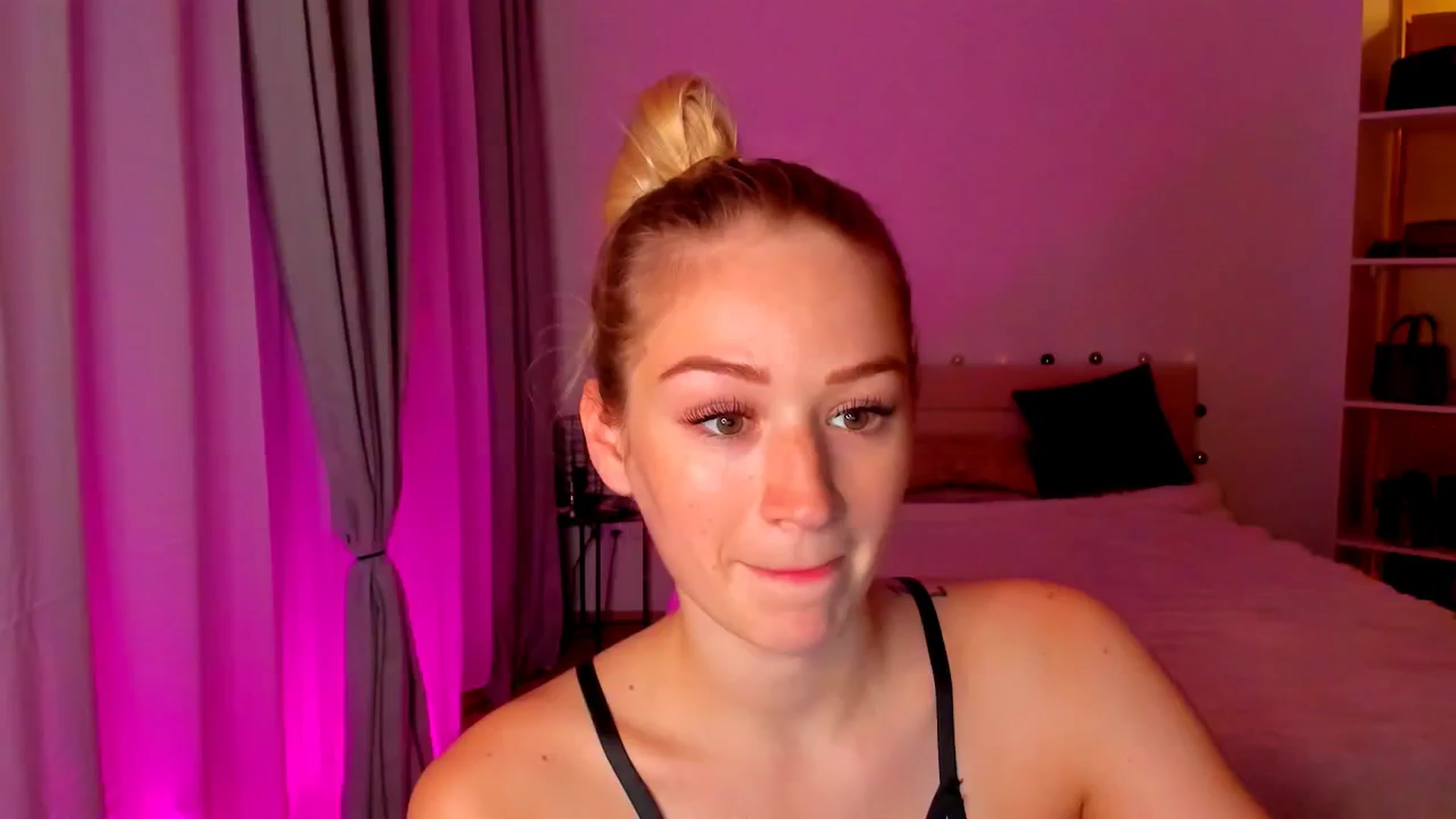Gallery image thumbnail from CheckmyPeach's myfreecams stream on, 05/31/2024, 23:06 image 1 of 20