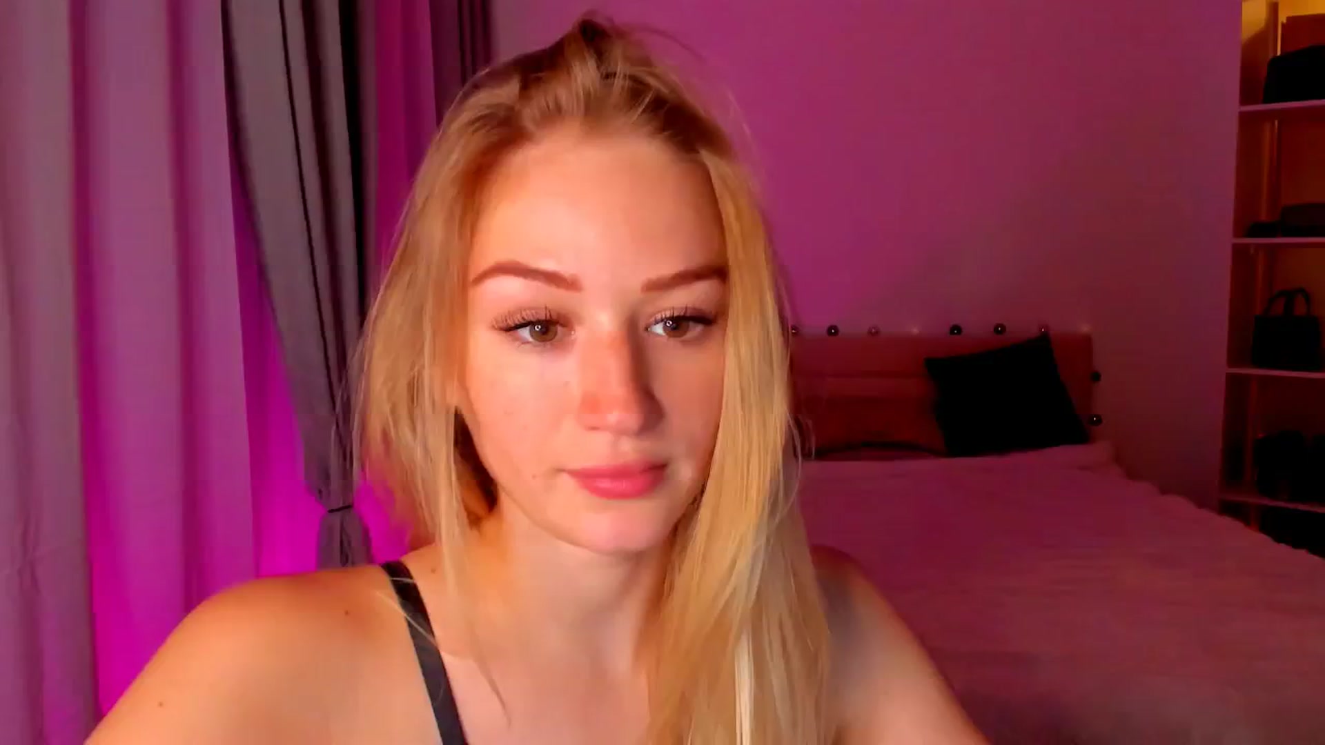 Gallery image thumbnail from CheckmyPeach's myfreecams stream on, 05/31/2024, 23:06 image 17 of 20
