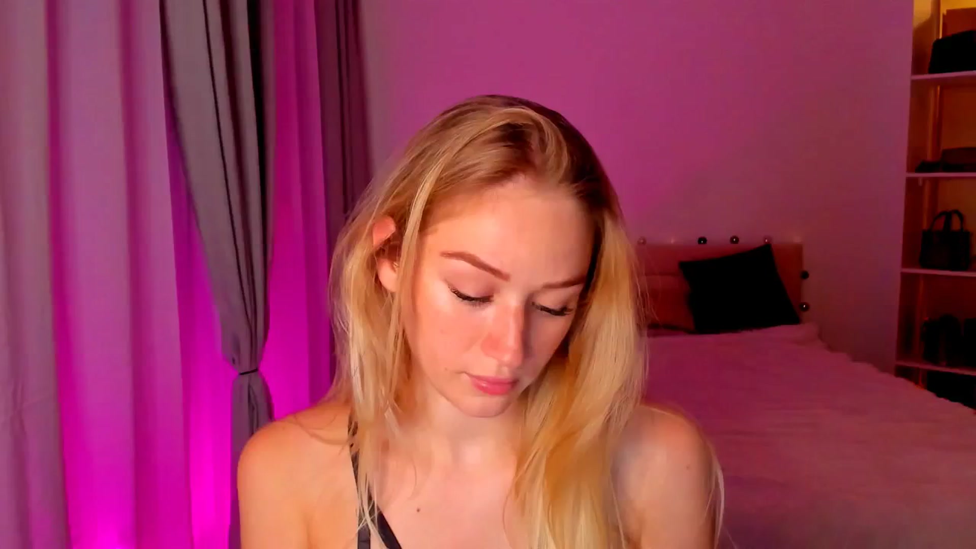 Gallery image thumbnail from CheckmyPeach's myfreecams stream on, 05/31/2024, 23:06 image 5 of 20