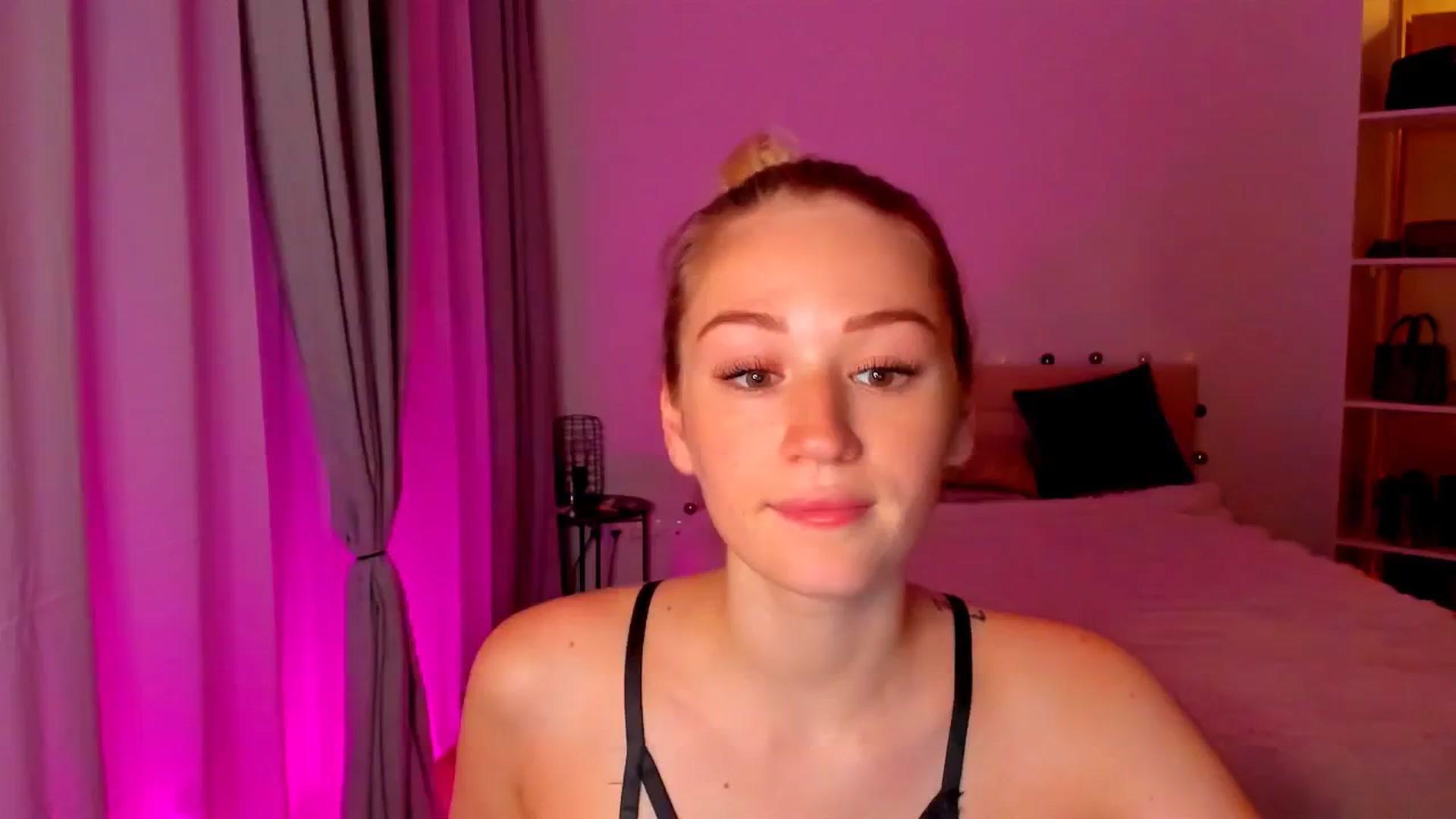 Gallery image thumbnail from CheckmyPeach's myfreecams stream on, 05/31/2024, 23:06 image 2 of 20