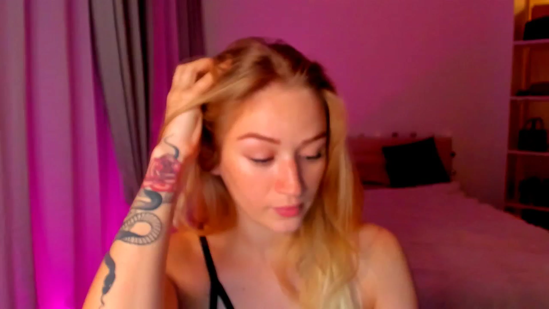 Gallery image thumbnail from CheckmyPeach's myfreecams stream on, 05/31/2024, 23:06 image 7 of 20