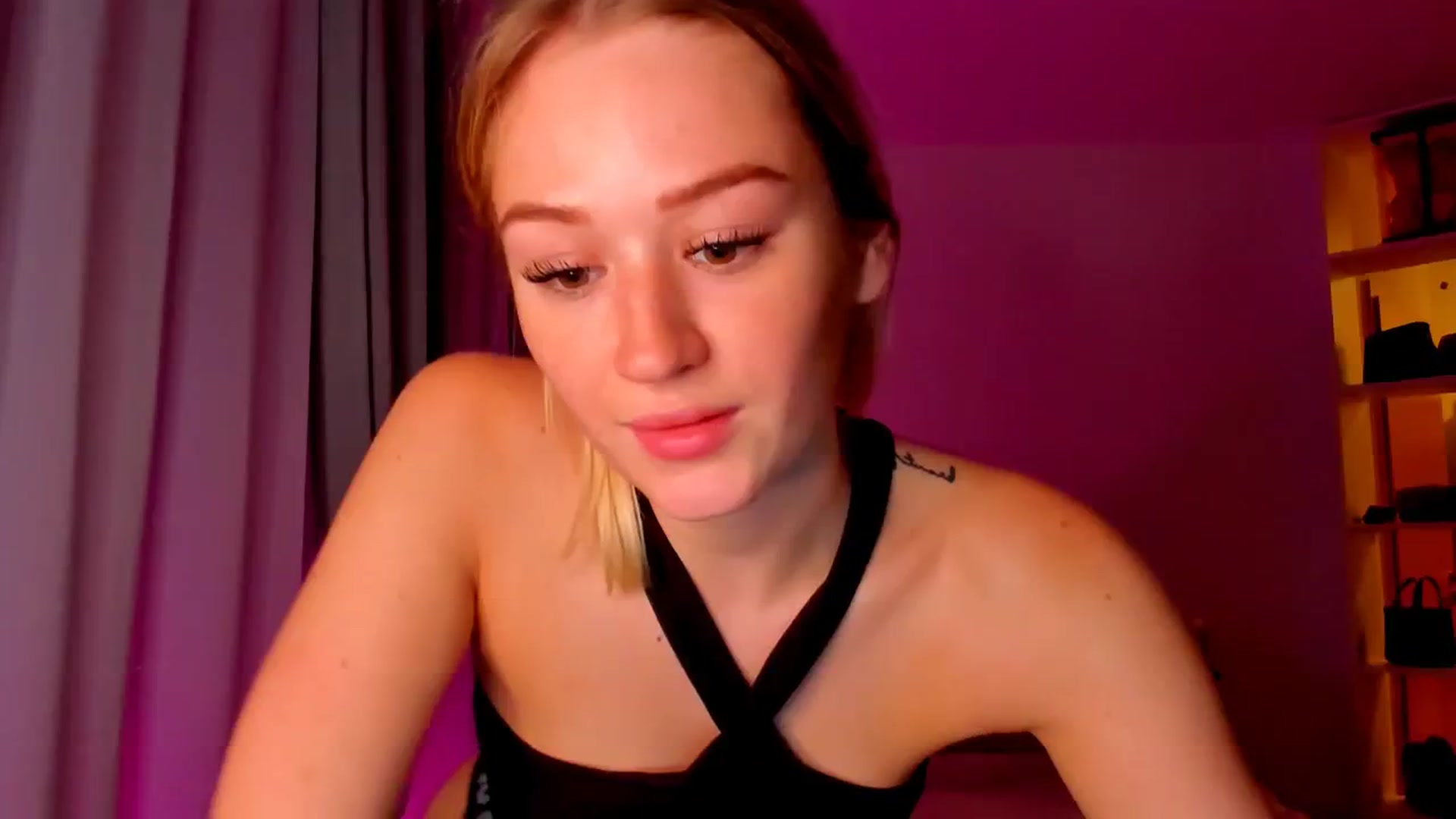 Gallery image thumbnail from CheckmyPeach's myfreecams stream on, 06/01/2024, 16:41 image 14 of 20