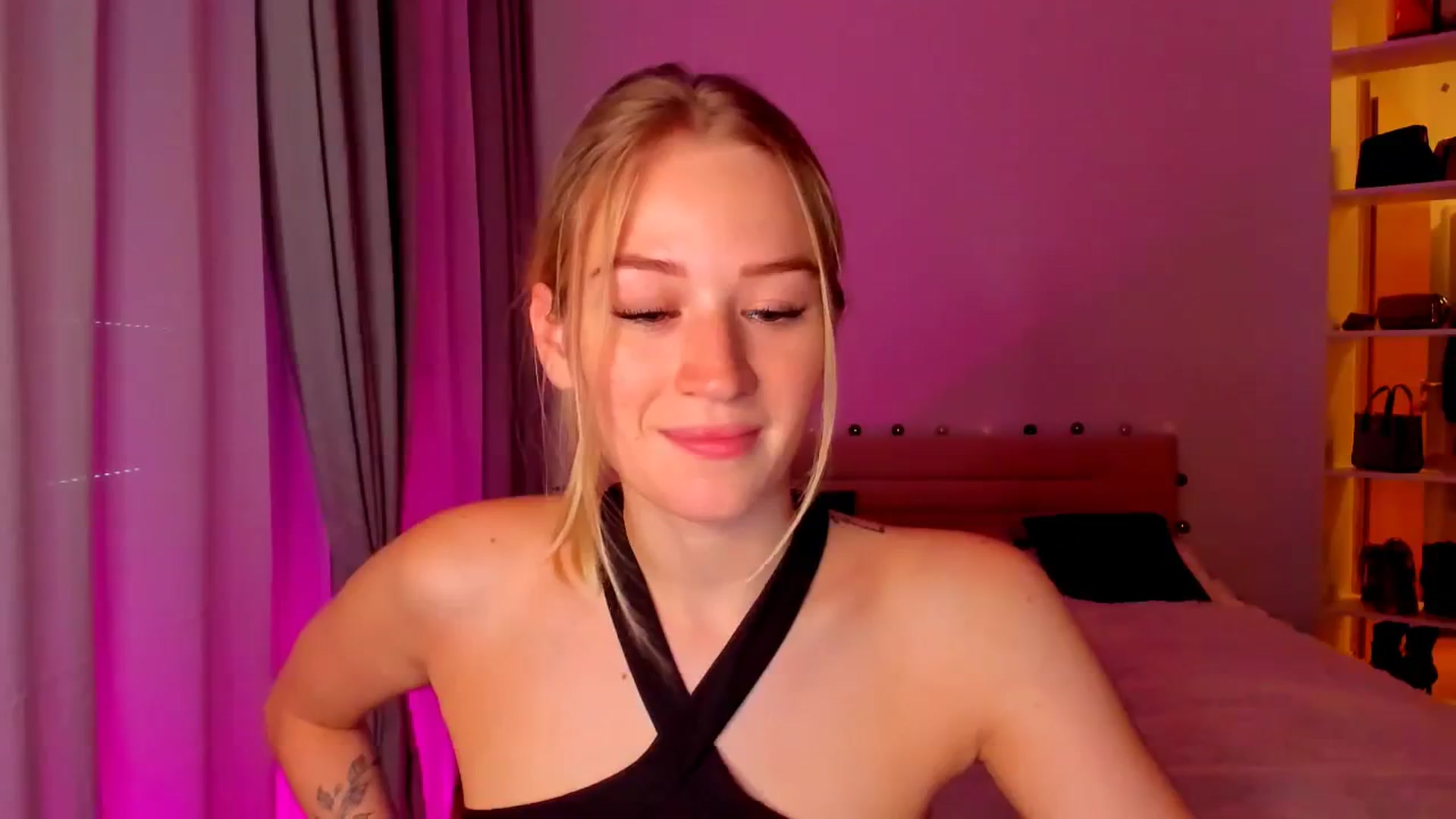 Gallery image thumbnail from CheckmyPeach's myfreecams stream on, 06/01/2024, 16:41 image 8 of 20